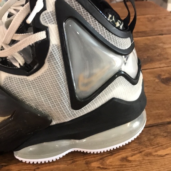 Nike Lebrun 19 Basketball Sneakers main image 12